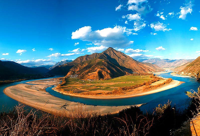 The First Bend of Yangtze River