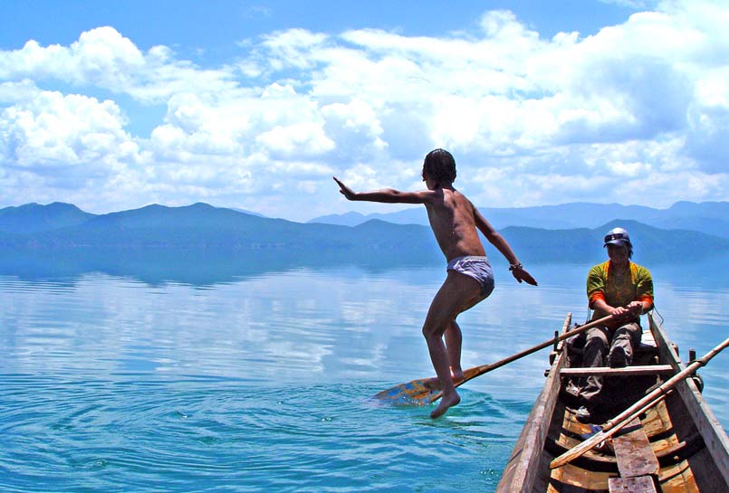 Mosuo Child and Zhucao Boat of Lugu Lake