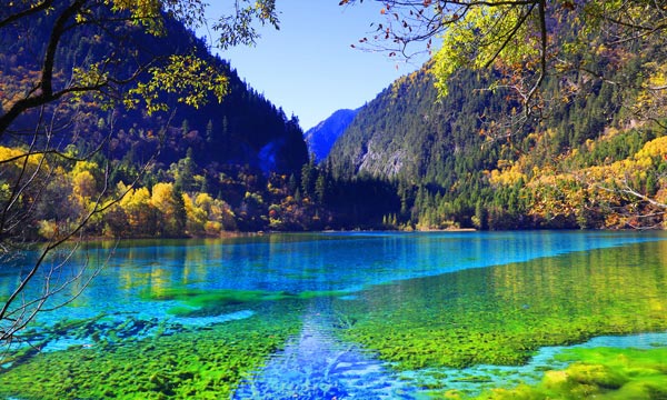 Beautiful sights in Jiuzhaigou in April