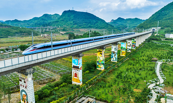 The high-speed train from Chengdu to Jiuzhaigou