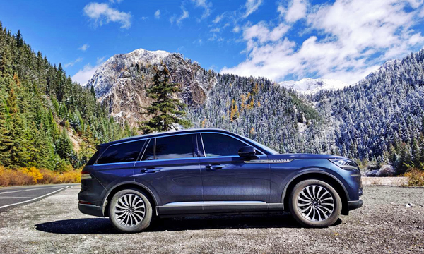 Private car transfer from Chengdu to Jiuzhaigou through the mountain road