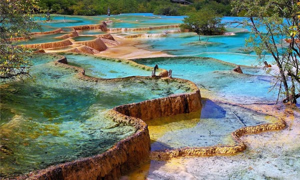 picturesque five color lake in Huanglong