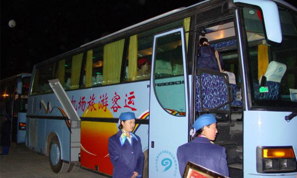 Going to Jiuzhaigou Valley by Airport Shuttle Bus