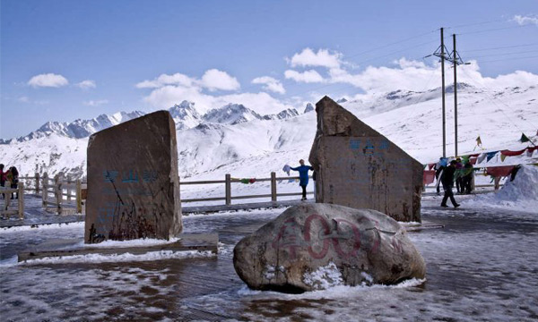 sights views at the high altitude area from Jiuzhaigou to Huanglong