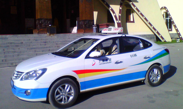 Taking a taxi to Jiuzhaigou Valley or Huanglong National Park