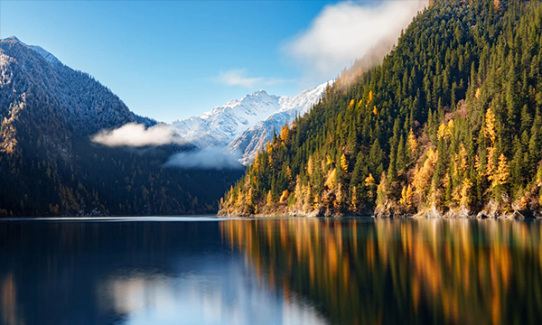 Natural scenery along Jiuzhaigou hiking trails