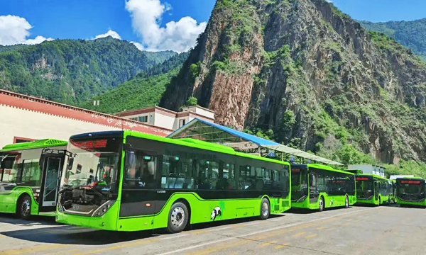 Bus from Huanglong Scenic Area to Songpan