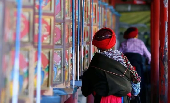 Visit Chuanzhusi Temple near Songpan