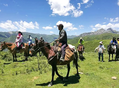 Horse riding adventure to Munigou Valley