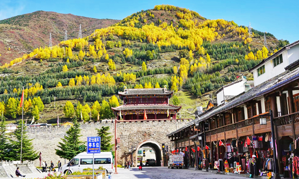 Songpan Ancient Town gate with surrounding mountain scenery