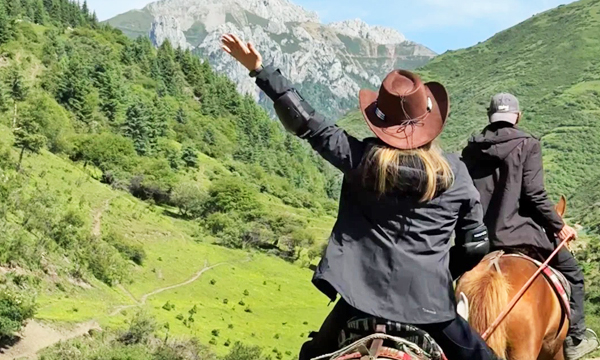 Horse trekking from Songpan to Munigou Valley