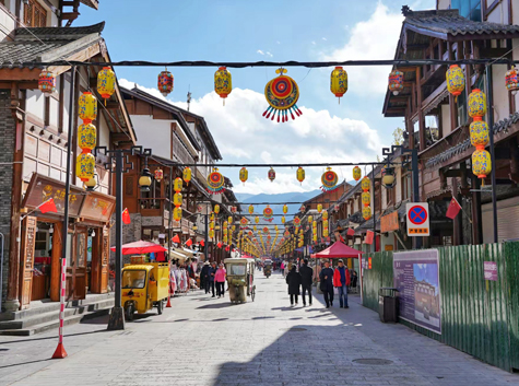 walk through the old streets of Songpan Ancient Town