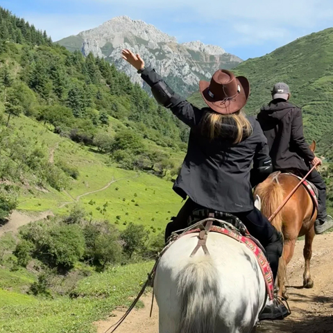 Horse riding in the mountains around Songpan