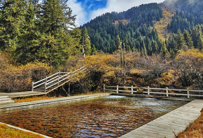 Erdaohai Hot Spring in Munigou Valley