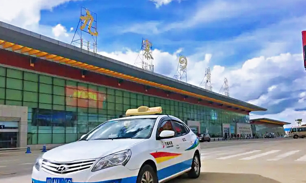 Taxi outside Jiuzhai Huanglong Airport for transfer to Songpan