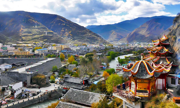 Panoramic view of Songpan Ancient Town with river and surrounding mountains