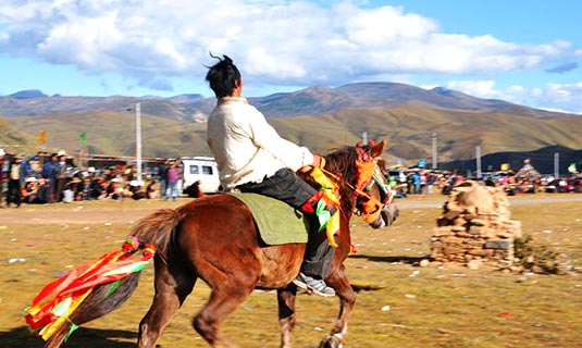 Daocheng Yading Festival - Horse Riding
