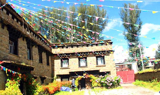 Daocheng Jiangsange Folk House
