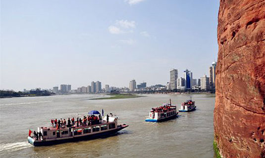 Visiting Leshan Giant Buddha by Boat