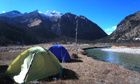 Camping near the river of Hupiba