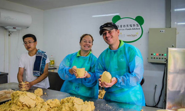 Panda Volunteers make Panda cakes