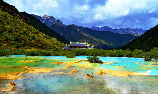 Autumn scenery in Huanglong