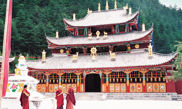 There are over 60 Benbo monasteries in the Aba Tibetan and Qiang Autonomous Prefecture.