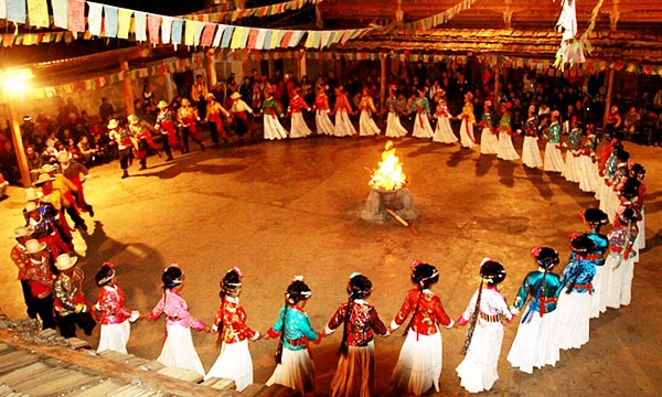 Bonfire party is a traditional celebration form of grassland people. 