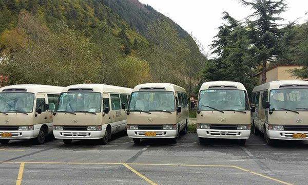 Chartered bus is also available from Jiuzhaiogu to Huanglong