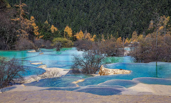 Colorful and crystal lakes in Jiuzhaigou