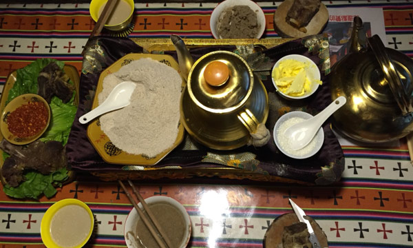 The traditional foods used to entertain visitors by local Tibetans