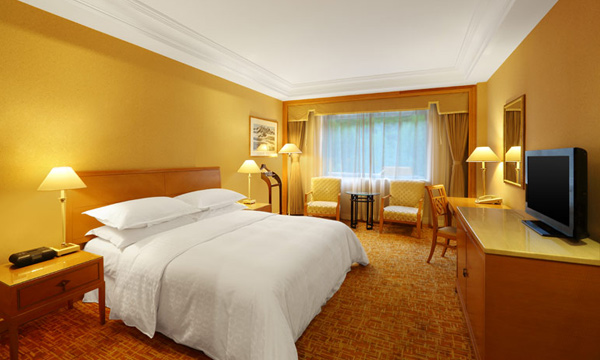 Deluxe king bed room in Sheraton Jiuzhaigou Hotel