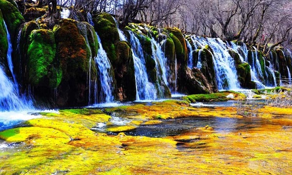 Glorious waterfall in Jiuzhaigou