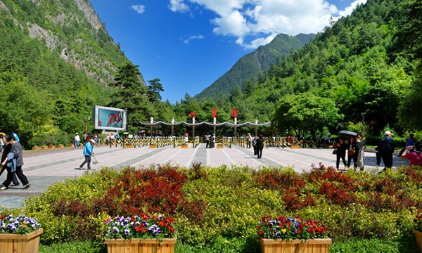 The entrance of Jiuzhaigou