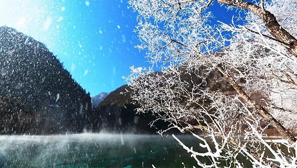 Snowy Jiuzhaigou in Winter