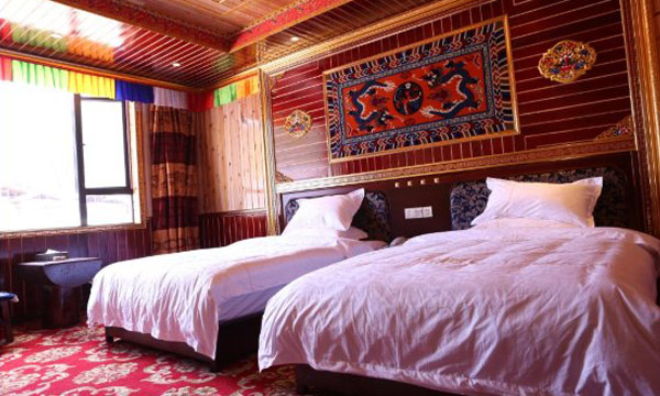 There are some local guests house accepting tourists to stay in Mounigou