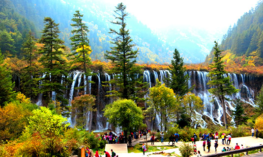 Luorilang Waterfall in Jiuzhaigou