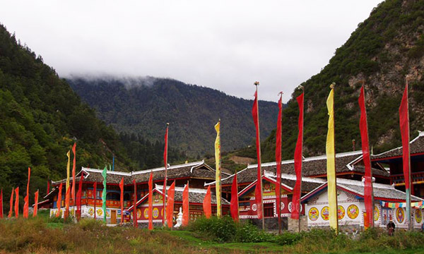 It is a kind of reciting scriptures when the religious banners are affected by wind.