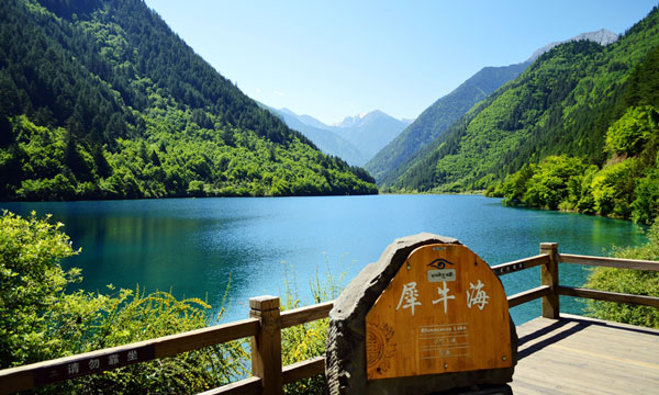 Rhinoceros Lake