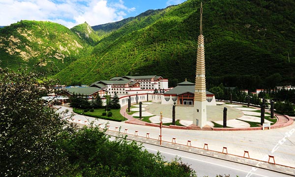 Sheraton Jiuzhaigou Hotel is a high-end hotel