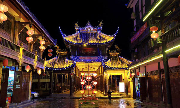 The nightscape is the characteristic feature of Songpan city