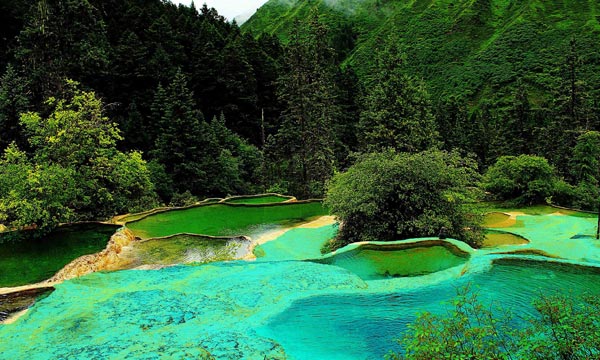 Zhengyan pond in Huanglong Park