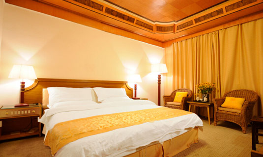 Lake View king-bed room of Lugu Lake Mosuo Hotel