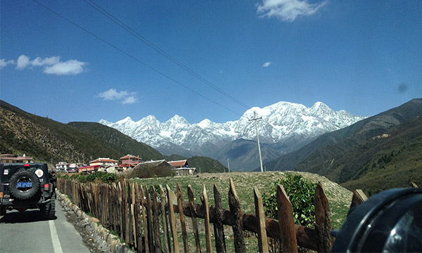 The east of Kangding lies on the edge of the high Tibetan Plateau.