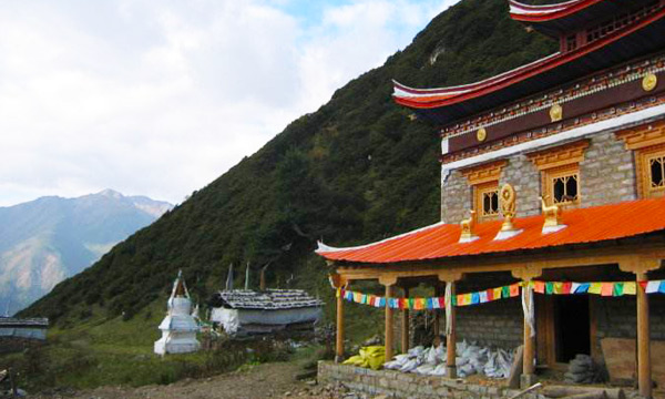 Konka Monastery is set in an idyllic spot.