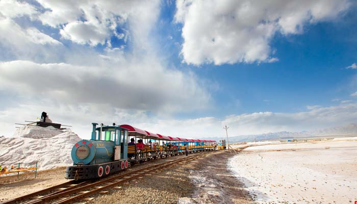 Qinghai Tibet Highway Chaka Salt Lake