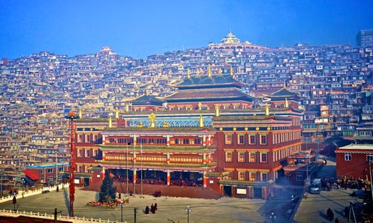 Larong Wuming Buddhist Academy