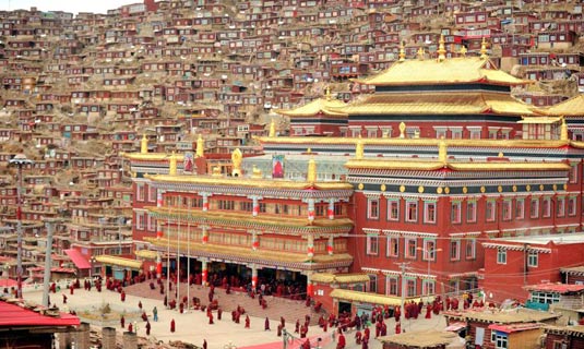 Larong Wuming Buddhist Academy