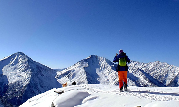 Climbing in Dafeng Summit