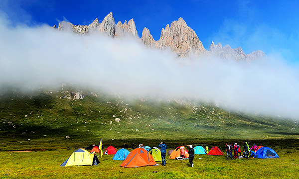 Camping in Nianbaoyuze Mountain